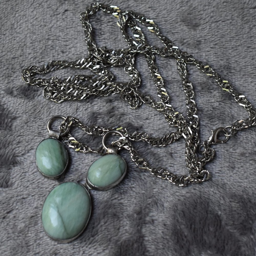 Vintage Amazonite and Silver Three Stone Necklace - Picture 8 of 15